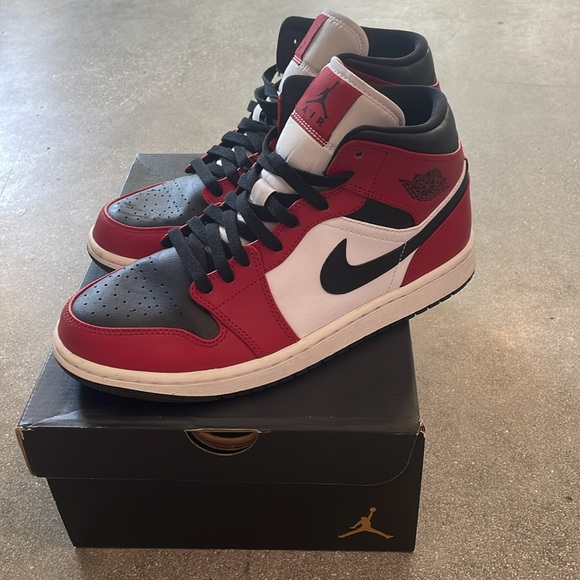 Air Jordan 1 Mid Chicago Toe. Like new condition. Purchased from StockX. - Picture 3 of 4